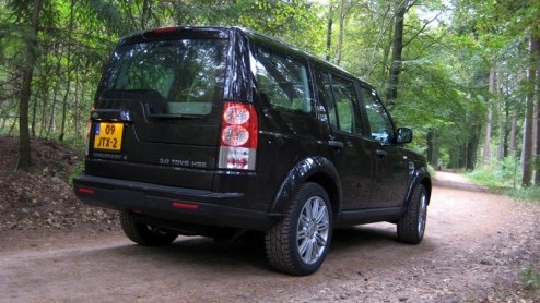 Golden retrievers, een bosrijke omgeving, paardentrailers en vrijbuiters, het zijn de voor de hand liggende elementen die onlosmakelijk worden verbonden met de Land Rover Discovery. De Britten hebben