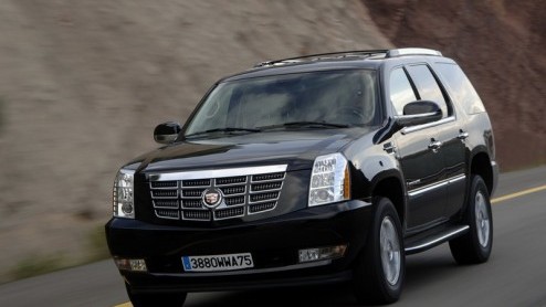 In de ogen van Amerikanen zijn Range Rovers, BMW X5-en en Mercedessen van de M-klasse middenklasse SUVs. Van een  full size SUV spreken ze pas bij de Cadillac Escalade, waarvan zojuist een nieuwe g