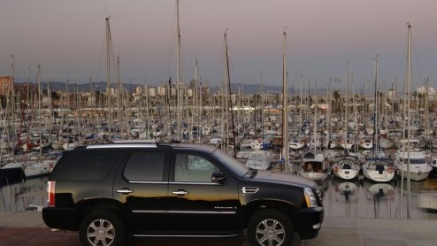 In de ogen van Amerikanen zijn Range Rovers, BMW X5-en en Mercedessen van de M-klasse middenklasse SUVs. Van een  full size SUV spreken ze pas bij de Cadillac Escalade, waarvan zojuist een nieuwe g