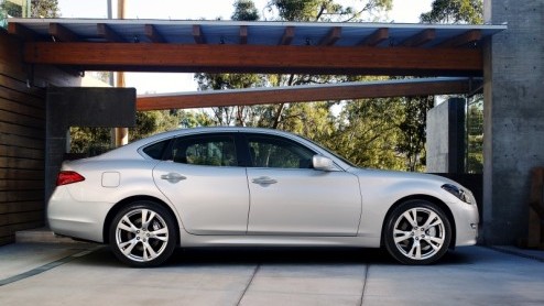 Na een virtuele presentatie eerder dit jaar is het zover. Vandaag heeft Infiniti het nieuwe vlaggenschip M voorgesteld in de Verenigde Staten. De nieuwe executive-sedan is volgeladen met comfort- en