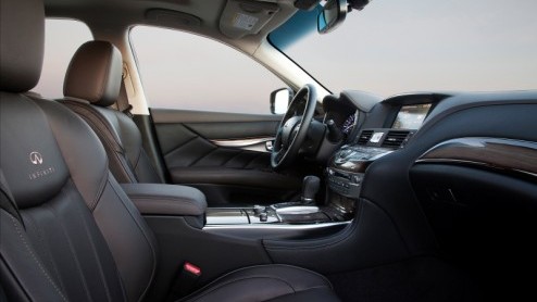 Na een virtuele presentatie eerder dit jaar is het zover. Vandaag heeft Infiniti het nieuwe vlaggenschip M voorgesteld in de Verenigde Staten. De nieuwe executive-sedan is volgeladen met comfort- en