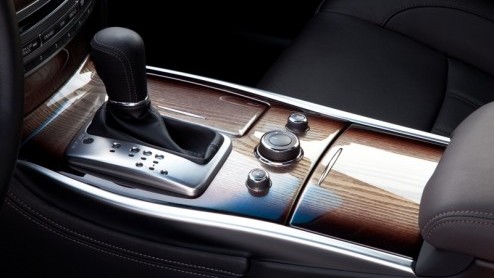 Na een virtuele presentatie eerder dit jaar is het zover. Vandaag heeft Infiniti het nieuwe vlaggenschip M voorgesteld in de Verenigde Staten. De nieuwe executive-sedan is volgeladen met comfort- en