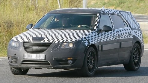 Inderdaad, de nieuwe Saab 9-5 is geen geheim meer. Maar de Estate hadden we nog niet onder ogen gekregen; tot vandaag! Wederom hebben de Zweden een stationwagon in de pijplijn zitten en dit is het rij