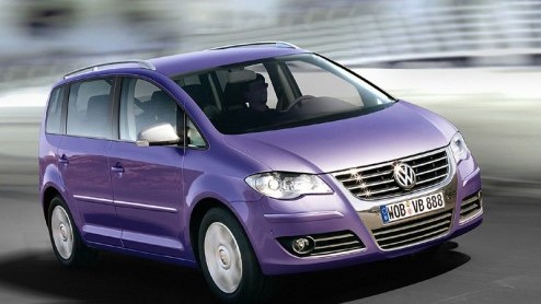 Volkswagen is aan de eerste beproevingen bezig van de nieuwe Sharan. Het gaat daarbij om modellen die vermomd zijn als hun voorganger, zogenaamde 'mules'. Onze artist impression laat zien hoe de auto