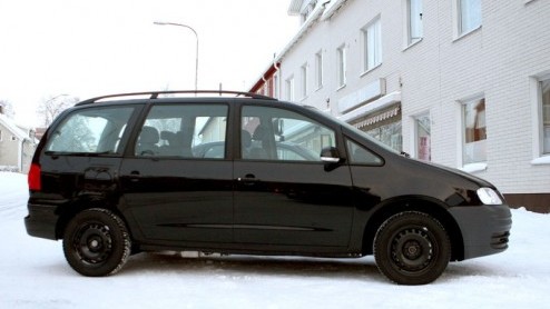 Volkswagen is aan de eerste beproevingen bezig van de nieuwe Sharan. Het gaat daarbij om modellen die vermomd zijn als hun voorganger, zogenaamde 'mules'. Onze artist impression laat zien hoe de auto