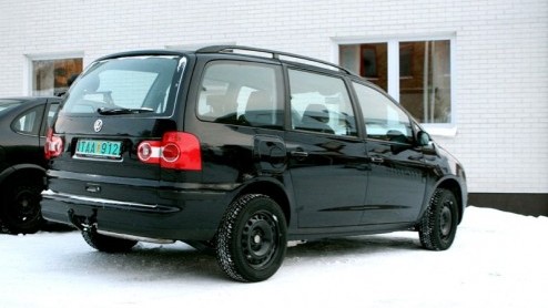 Volkswagen is aan de eerste beproevingen bezig van de nieuwe Sharan. Het gaat daarbij om modellen die vermomd zijn als hun voorganger, zogenaamde 'mules'. Onze artist impression laat zien hoe de auto