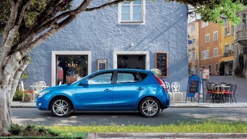 Hyundai roept het al weken van de daken: wie in een i30 meedoet aan de Blue Challenge en zich als zuinigste rijder van Nederland kwalificeert, kan rekenen op heel veel eer en vijf jaar lang gratis bra