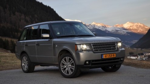 Land Rover heeft recent de grote drie (Discovery, Range Rover en Range Rover Sport) in het nieuw gestoken. We gingen met het vlaggenschip aan de haal, de Range Rover. En ding staat als een paal bov