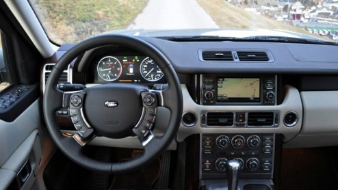 Land Rover heeft recent de grote drie (Discovery, Range Rover en Range Rover Sport) in het nieuw gestoken. We gingen met het vlaggenschip aan de haal, de Range Rover. En ding staat als een paal bov