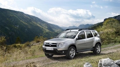 Spionagebeelden van de Duster, een uitgelekt fabrieksbeeld en het in de spotlights staan van de race-versie is het nu echt tijd voor de officile bekendmaking: de Duster van Dacia. De stoere Roemeen w