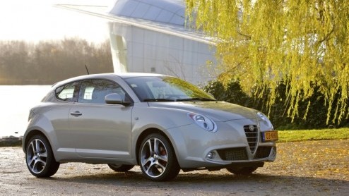 MultiAir is het toverwoord bij de Fiat-groep om meer pks uit motoren te persen en daar tegelijkertijd een lager verbruik tegenover te stellen. In de Alfa MiTo geven we twee nieuwe motoren met deze sl