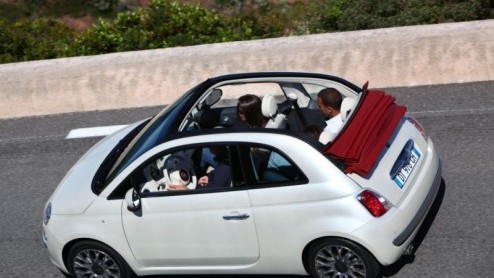 Goed nieuws; voor een Fiat 500C hoef je niet per se negentien mille af te tikken. De prijslijst van de compacte cabriolet-achtige met canvasdak start bij 15.795 euro. Voor dat geld heb je een 1.2 Pop