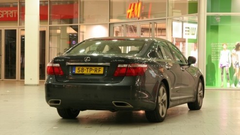 Reikhalzend hebben we de afgelopen maanden uitgekeken naar de komst van de nieuwe Lexus LS. Want vooral de laatste jaren heeft dit luxemerk van Toyota laten zien niet alleen voorbeeldig afgewerkte aut