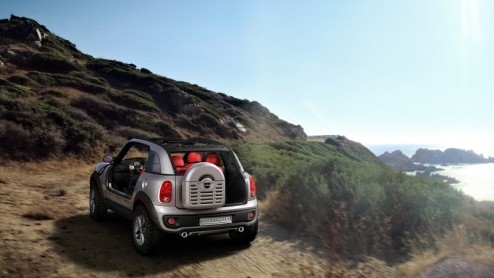 Mini is creatief op dreef om de merkinterpretatie te doen herleven op nieuwe modellen. Naast de Mini Cooper en Clubman hebben de Britten ook nog twee concepts laten zien; de nog sportievere Coupe en S