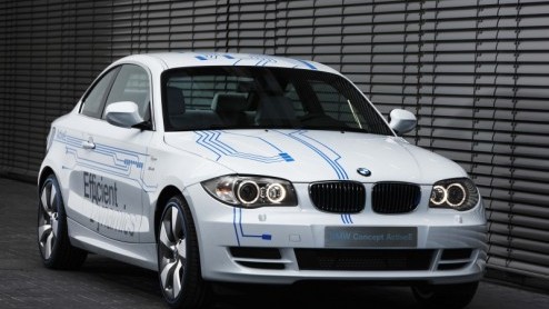 Met de introductie van de Mini E heeft BMW feitelijk alle techniek in huis ook eigen modellen van een elektrische aandrijflijn te voorzien. Daarom presenteert het concern nu de BMW Concept ActiveE, ee
