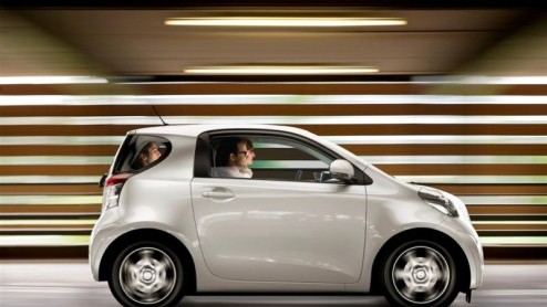 Wegrijden in een nieuwe Toyota iQ kan voortaan een stukje voordeliger. Toyota voegt een extra uitvoering toe aan het modellenprogramma van compacte 3+1-zitter. Het is de iQ Access, met een klein prijs