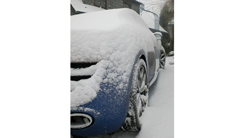 Leuk he, zo'n Audi R8 V10! Vooral als het NIET sneeuwt... Die dagen zijn de afgelopen tijd schaars geweest. Zodoende laat de rijtest met beeld en geluid nog even op zich wachten. Het geduld wordt echt