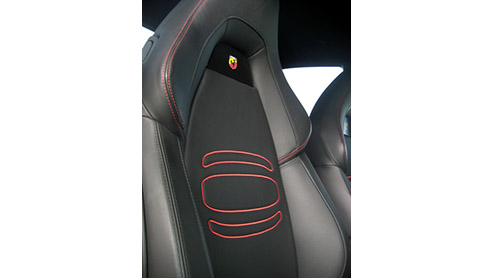 Fiat ziet de Grande Punto Abarth graag als een geval apart. Dit is niet zomaar een Punto, maar een heel rappe, brutale en bijzondere variant, is de boodschap. Voorzien van esseesse kit en 180 pk onder