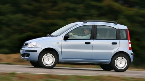 Fiat kijkt terug op een goed 2009. De verkopen zijn zoals verwacht wel teruggelopen, maar het merk constateert een stijgend marktaandeel. De Panda is in de verkopen de hardloper, op de voet gevolgd 