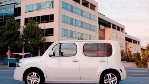 Het jaar 2010 is nog maar net begonnen, en Nissan gaat vol overtuiging aan de slag. Naast de zojuist aangekondigde Juke vindt ook de excentrieke Cube zijn weg naar ons land. En snel ook, volgende maan