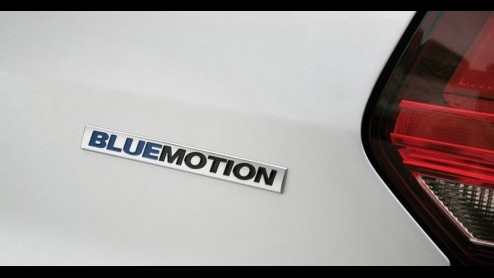 De zuinigheidskampioen van Volkswagen gaat in de verkoop. Per direct opent het dealer de orderboeken van de nieuwe Polo BlueMotion, die vanaf maart wordt uitgeleverd. Met een verbruik van slechts 3.3l