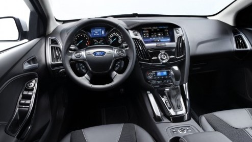 Daar is-ie dan, de nieuwe Ford Focus. De populaire middenklasser beleeft zijn debuut deze maand in Detroit als hatchback en sedan en gaat volgend jaar als 'wereldauto' trakteren op nog meer rijplezier