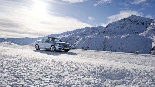Komend voorjaar maakt de nieuwe Mercedes-Benz E-Klasse Cabriolet zijn eerste kilometers in ons land. De elegant-sportieve telg van de E-Klasse range beschikt over de unieke, comfortabele AIRCAP voor u