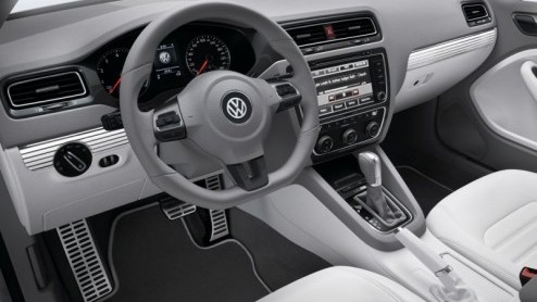 Het had zo mooi kunnen zijn; een Jetta Coup. Net even sportiever dan de sedan, niet zo compact als een Scirocco en netjes geprijsd onder de Passat CC. Helaas; de in Detroit gepresenteerde 'New Compac