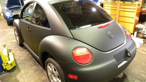 Rebbl. Wel eens van gehoord? Het is een in het Noorden des Lands gevestigde bedrijf dat elektrische auto's maakt van bestaande modellen. En niet de minste. Wat dacht je van een Volvo V70 en Volkswagen