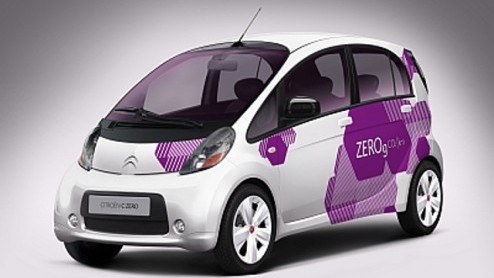 In hartje Brussel toonde Citron vandaag voor het eerst de Citroen C-ZERO aan het (inter)nationale publiek, de volledig elektrisch aangedreven stadsauto en tevens broertje van de Mitsubishi i-MiEV en