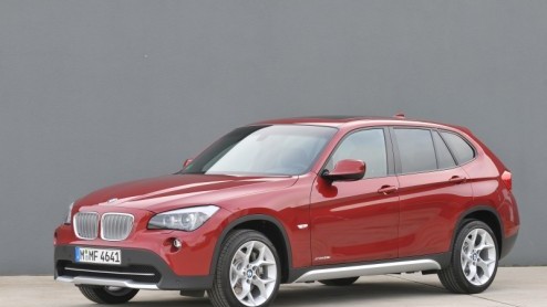 BMW grijpt het voorjaar ook aan om het motorgamma van de X1 uit te breiden. Dat de x1 sDrive18i met viercilinder aan de prijslijst zou worden toegevoegd was al bekend, nu blijkt BMW daarnaast nog een