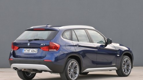 BMW grijpt het voorjaar ook aan om het motorgamma van de X1 uit te breiden. Dat de x1 sDrive18i met viercilinder aan de prijslijst zou worden toegevoegd was al bekend, nu blijkt BMW daarnaast nog een