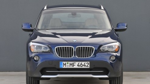 BMW grijpt het voorjaar ook aan om het motorgamma van de X1 uit te breiden. Dat de x1 sDrive18i met viercilinder aan de prijslijst zou worden toegevoegd was al bekend, nu blijkt BMW daarnaast nog een