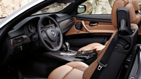 In het voorjaar is het dan zo ver. Naast de komst van de compleet nieuwe 5-serie presenteert BMW de gefacelifte versies van de 3-serie Coupe en Cabriolet. De tweedeursvarianten volgen ruim nadat de 3-
