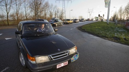 Saab is weer in het nieuws, en wel met een positieve lading. Het Saab Support Convoy dat gisteren werd georganiseerd bleek een groot succes; de opkomst van bijna 800 eigenaren en hun gekoesterde bolid