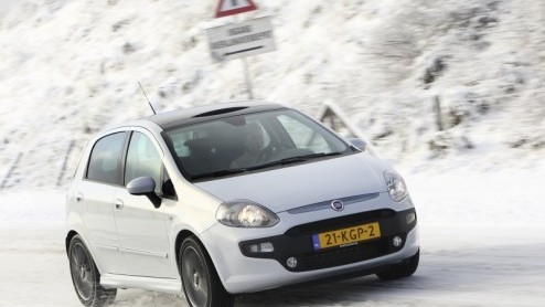Fiat heeft hun Grande Punto onlangs omgedoopt tot Punto Evo. Aan deze naamswijziging ligt een omvangrijke facelift ten grondslag, die veel verder blijkt te gaan dan alleen een ander bumpertje of een a
