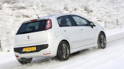 Fiat heeft hun Grande Punto onlangs omgedoopt tot Punto Evo. Aan deze naamswijziging ligt een omvangrijke facelift ten grondslag, die veel verder blijkt te gaan dan alleen een ander bumpertje of een a
