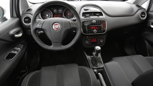 Fiat heeft hun Grande Punto onlangs omgedoopt tot Punto Evo. Aan deze naamswijziging ligt een omvangrijke facelift ten grondslag, die veel verder blijkt te gaan dan alleen een ander bumpertje of een a
