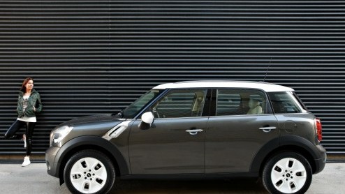 Het kan soms snel gaan. Nadat gisteren officieel beeldmateriaal van de nieuwe MINI Countryman was uitgelekt, geeft de importeur vandaag voor het eerst tekst en uitleg. Wanneer het vierde Mini-model di