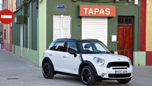 Het kan soms snel gaan. Nadat gisteren officieel beeldmateriaal van de nieuwe MINI Countryman was uitgelekt, geeft de importeur vandaag voor het eerst tekst en uitleg. Wanneer het vierde Mini-model di