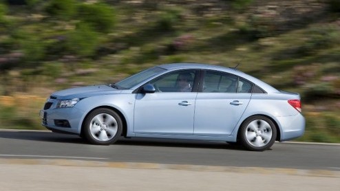 Medio vorig jaar lanceerde Chevrolet met de nieuwe Cruze een nieuwe, veelbelovende speler in de compacte middenklasse. Naast een scherpe prijs, twee diesels, een goede uitrusting en een kwalitatief in