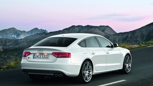 Wanneer een nieuw A-model bij Audi op de markt verschijnt, kun je de klok er op gelijk zetten dat er ook een gepeperde S-versie wordt gentroduceerd. De A5 Sportback is als laatste sportief omgedoopt