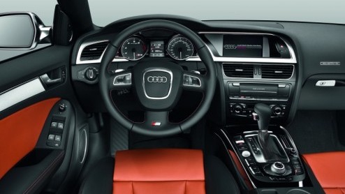 Wanneer een nieuw A-model bij Audi op de markt verschijnt, kun je de klok er op gelijk zetten dat er ook een gepeperde S-versie wordt gentroduceerd. De A5 Sportback is als laatste sportief omgedoopt