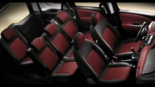 Fiat heeft de Dobl in geuren en kleuren uit de doeken gedaan. Nu de auto beschikbaar wordt voor levering maakt het merk de prijslijst bekend. De dealers hebben de nieuwe Dobl vanaf 17.295 euro in de