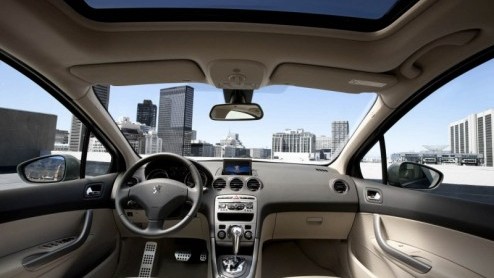 Peugeot heeft vandaag in Beijing de nieuwe 408 uit de doeken gedaan. Het model is in feite een soort 308 sedan, specifiek ontwikkeld voor de Chinese markt. Daar zet het merk sinds een aantal jaar stee