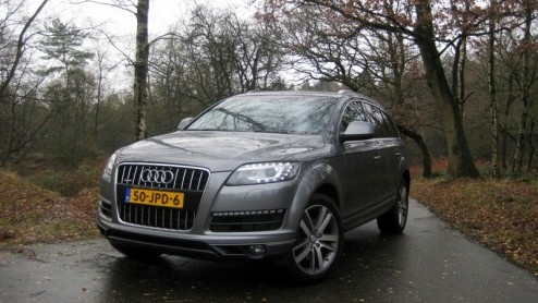 Er zijn diverse manieren om autos van een groen, verantwoord randje te voorzien. Zelfs bij de Audi Q7 is het gelukt. De nog altijd imponerende mastodont met vier ringen heeft namelijk 3.0 TDI clean d
