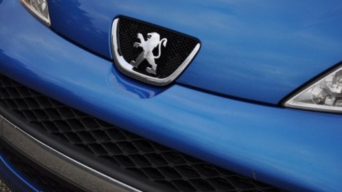 Wat is het voor een autofabrikant in deze tijden toch heerlijk om n of meerdere compacte modellen in het gamma te hebben. Dat geldt ook voor Peugeot, die met de 107 momenteel goede zaken doet. Verra