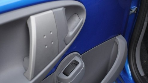 Wat is het voor een autofabrikant in deze tijden toch heerlijk om n of meerdere compacte modellen in het gamma te hebben. Dat geldt ook voor Peugeot, die met de 107 momenteel goede zaken doet. Verra