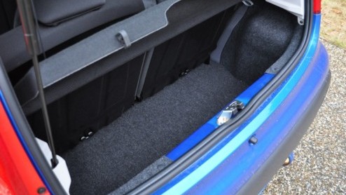 Wat is het voor een autofabrikant in deze tijden toch heerlijk om n of meerdere compacte modellen in het gamma te hebben. Dat geldt ook voor Peugeot, die met de 107 momenteel goede zaken doet. Verra