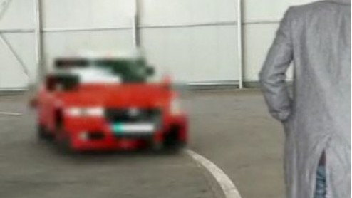 Dat is flauw. Zij wel en wij niet. Audi heeft twee voetballers van FC Bayern laten rijden met de nieuwe A1, en dat met alle plezier op video vastgelegd. Of we ook iets van de A1 zelf zien? Oordeel zel